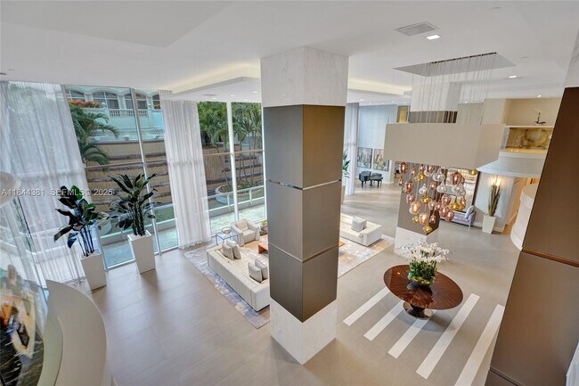 Building Photo - 21150 Point Pl