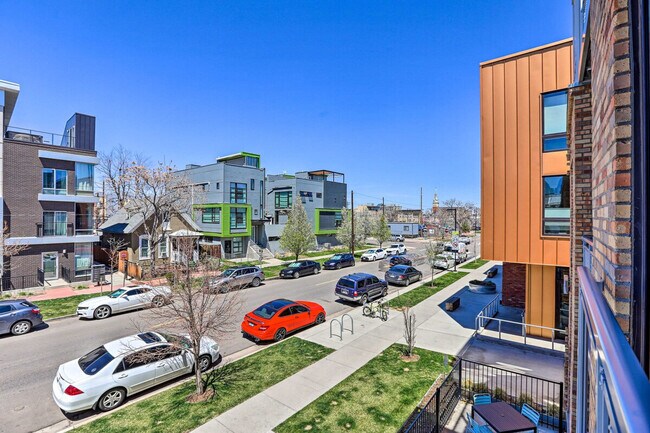 Building Photo - 2530 Lawrence St