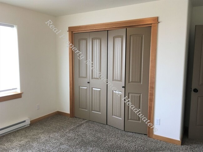 Building Photo - Linden 1502-1504