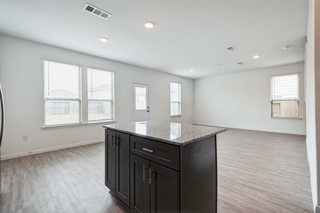Building Photo - 16523 Pine Arrow Dr