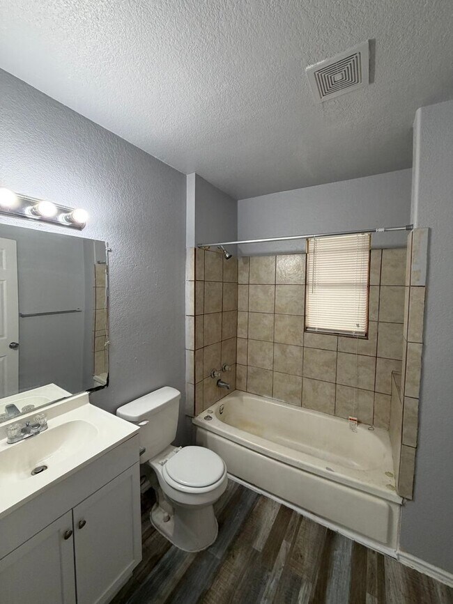 Building Photo - Charming 2 Bedroom Home for Rent in Como – Fort Worth, TX 76107