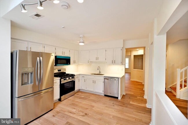 Building Photo - 302 Weston Ln