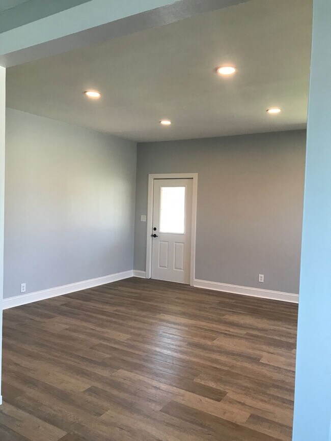 Building Photo - 1001 S 8th St