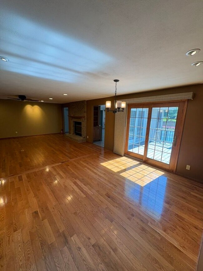 Building Photo - Single Family Home in Germantown Hills with Pool 3 BR / 4BA