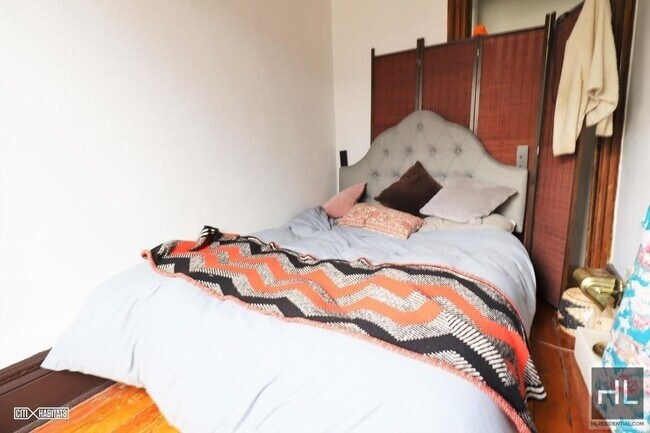 Building Photo - 203 BERKELEY PLACE 4R