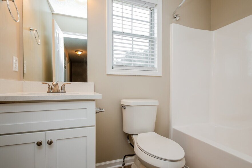 Building Photo - 428 Ivy Crest Dr