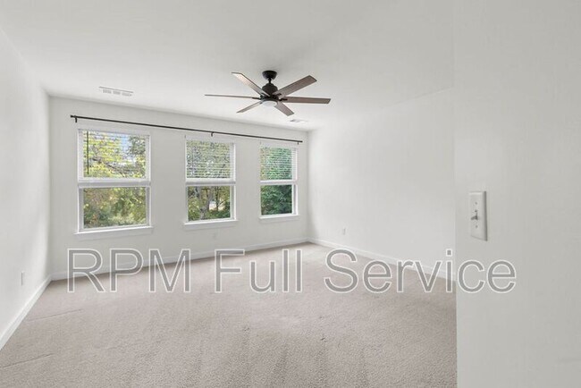 Building Photo - 537 Eastboro Dr