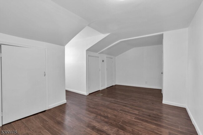 Building Photo - 2144 Tyler St