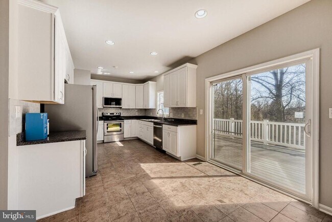 Building Photo - 8375 Mitzy Ln