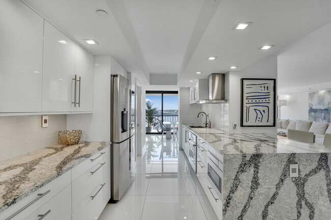 Building Photo - 400 N Flagler Dr