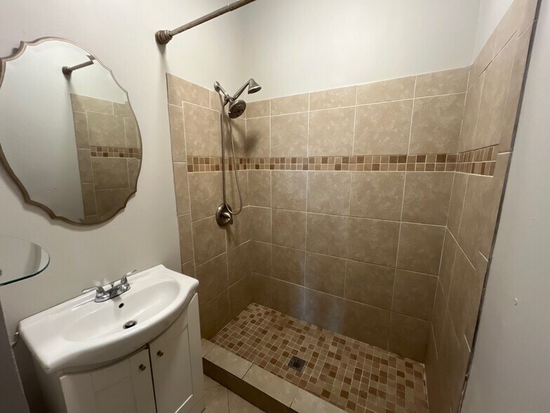 Building Photo - 396 N Highland Ave