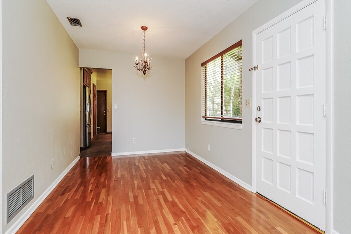 Building Photo - 55 Windrift Ct