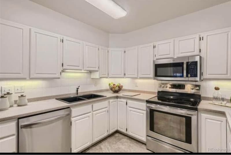 Building Photo - 3378 W Saratoga Ave