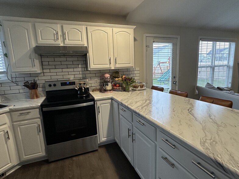 Building Photo - 9527 Acacia Psge