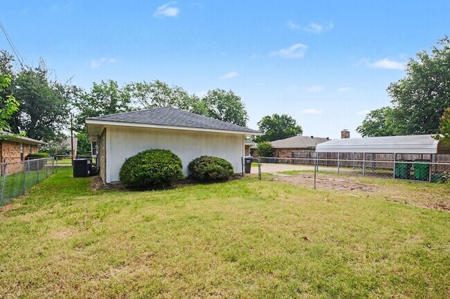 Building Photo - 3407 Tipps Dr