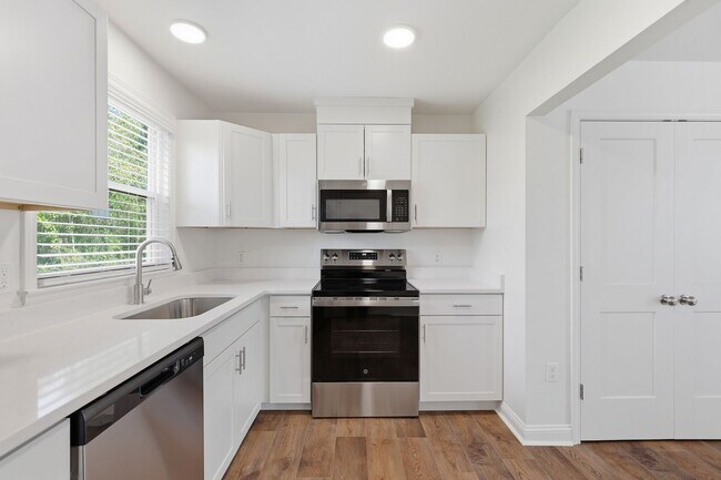 Building Photo - 1520 Audubon Dr