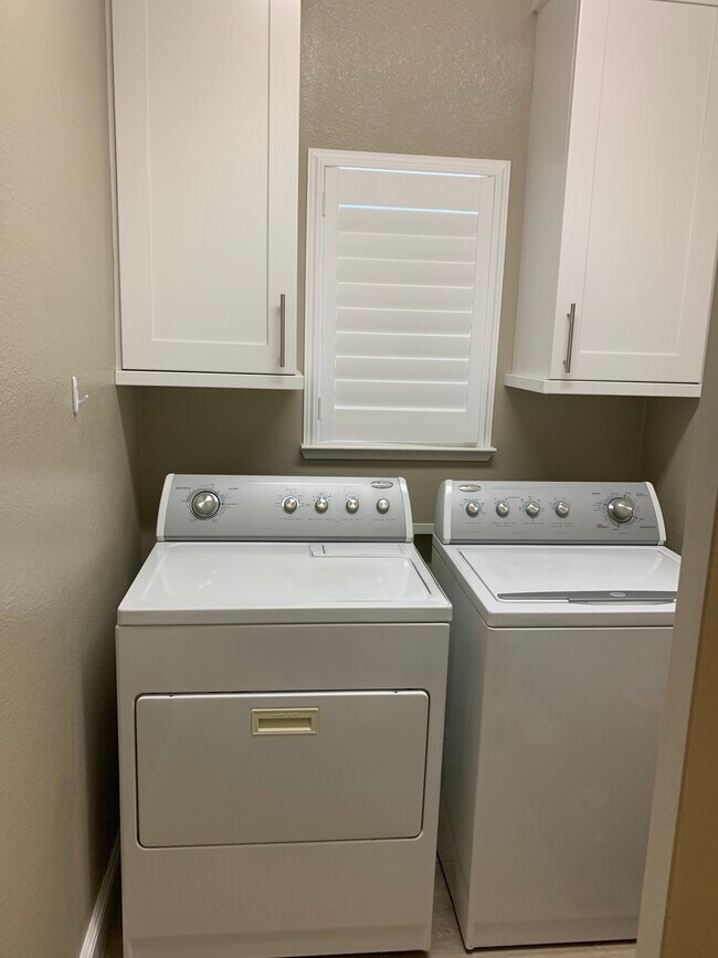 Building Photo - 2080 Henderson Way