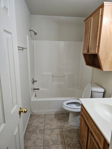 Building Photo - 2701 Lucille Dr