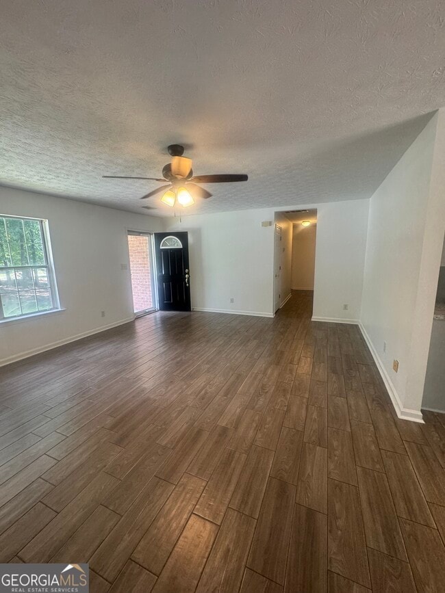 Building Photo - 105 Fox Trail Pl