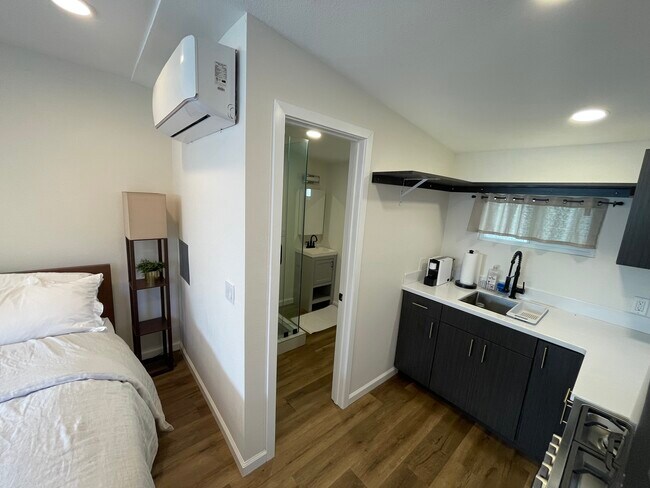 Building Photo - 1075 Redondo Ave