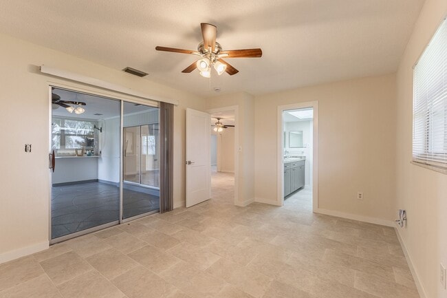 Building Photo - 210 Delido Ct