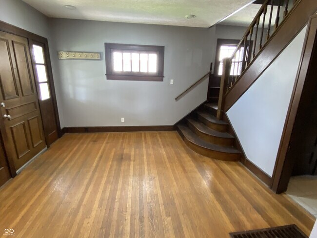 Building Photo - 3047 N College Ave