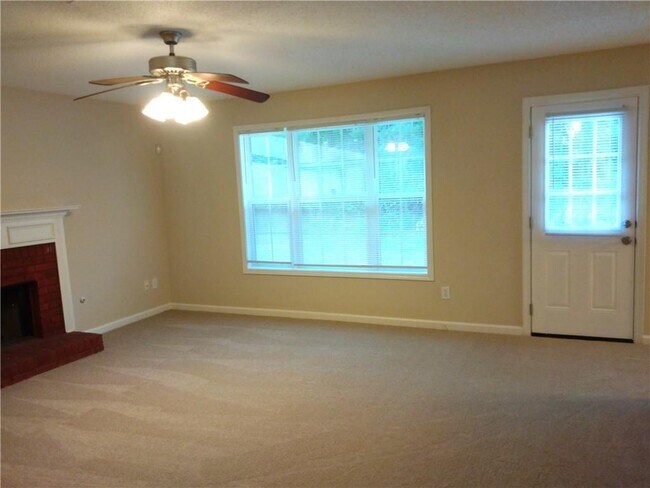 Building Photo - 131 Peachtree Glen Dr