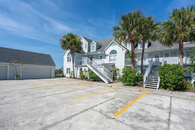 Building Photo - 332 Village Dr