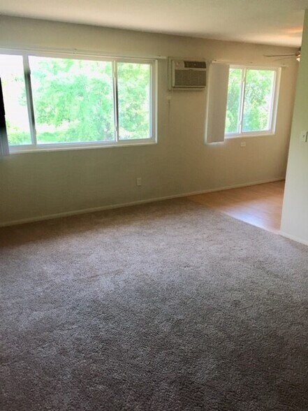 Living Room - 5747 Glenwood Ave