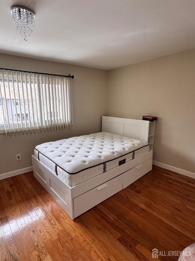 Building Photo - 489 Madison Dr