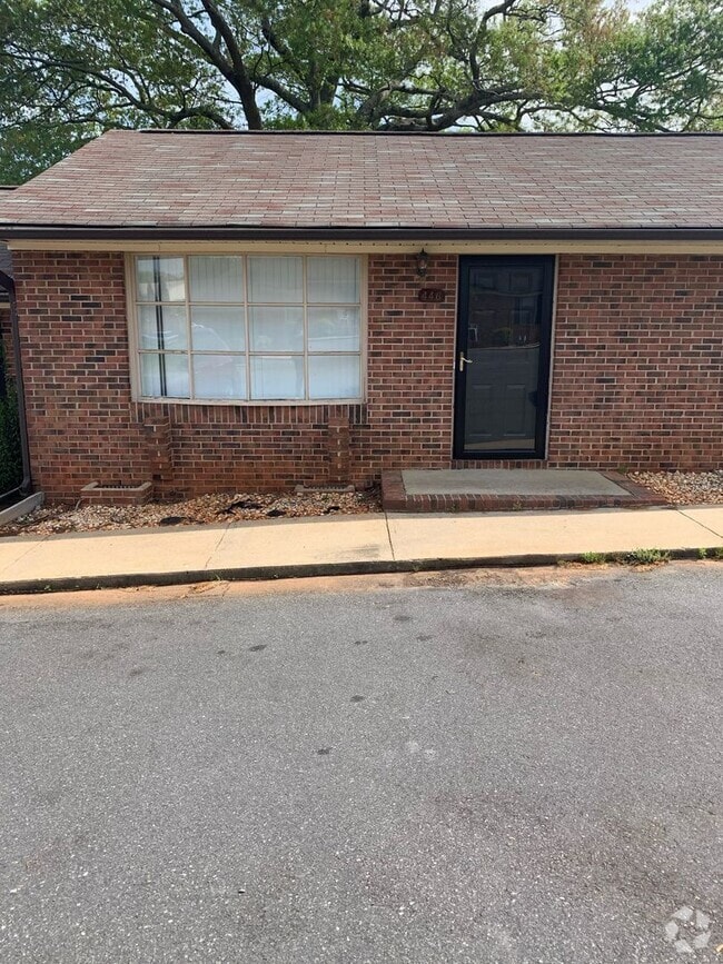 Building Photo - 446 Willowspring Ln