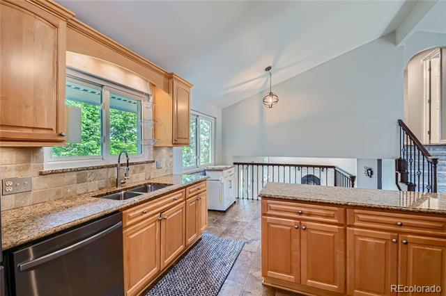 Building Photo - 7465 E Kenyon Ave