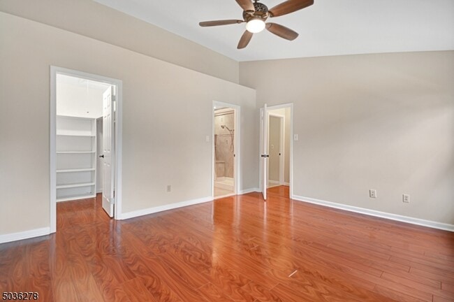 Building Photo - 122 Harvest Ln