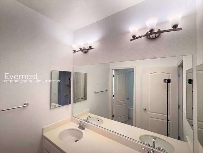 Building Photo - 3206 Vittoria Loop