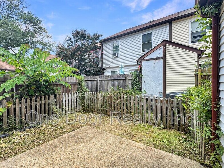 Building Photo - 285 Merrimac Trail