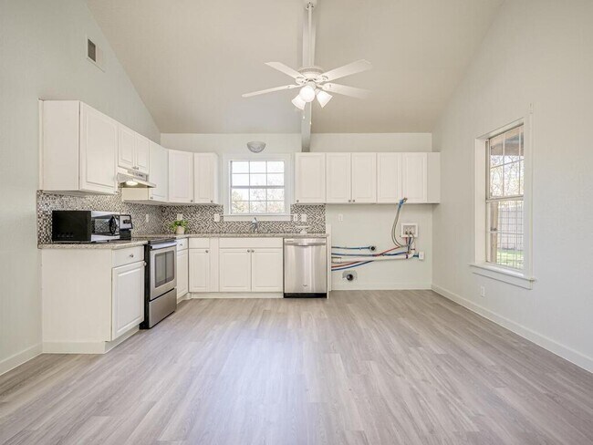 Building Photo - 14806 Longbranch Dr