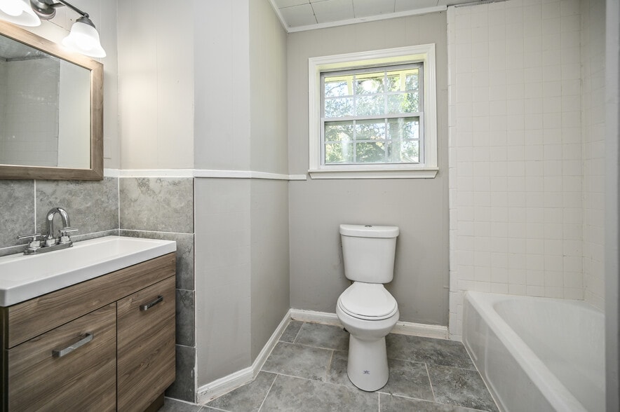 Building Photo - 500 Alford St