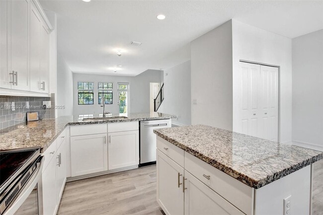 Building Photo - 11549 SW 13th Ct
