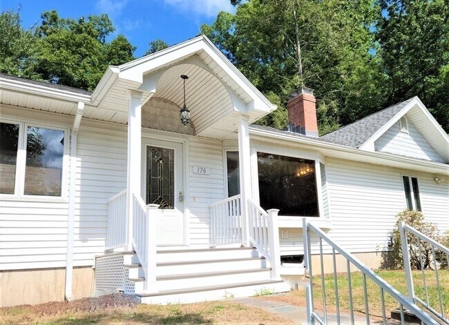 Building Photo - 176 Granville Rd