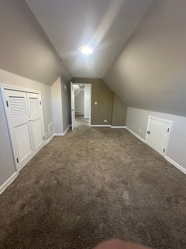 Building Photo - 3251 W Berteau Ave