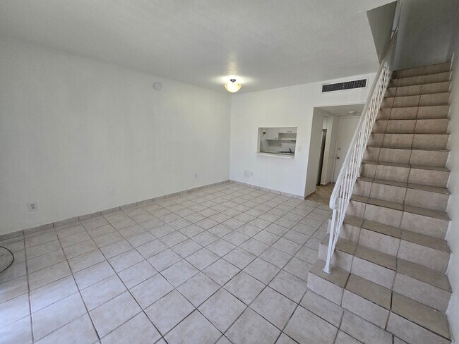 Building Photo - 1305 W 53rd St