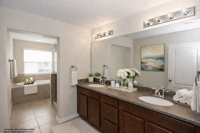 Building Photo - 3-story, 3/3.5, updated, townhome in the heart of Baldwin Park!