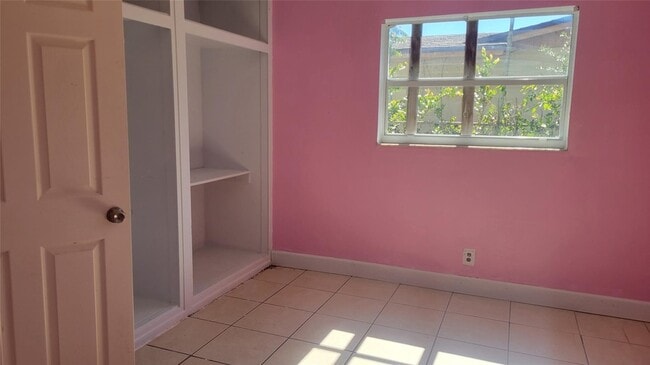 Building Photo - 1821 NW 2nd Ave