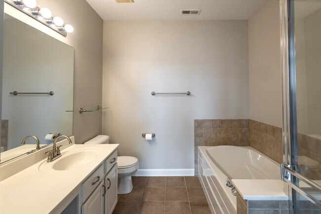 Building Photo - 2641 Loren Ln