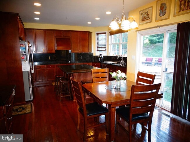 Building Photo - 6453 Swimmer Row Way