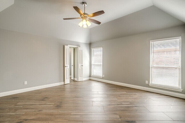Building Photo - Beautiful 4 Bed, 2 Bath in Pristine Willow...