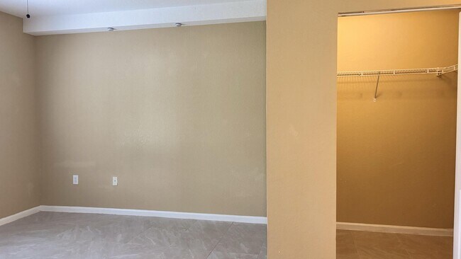 Building Photo - 1103 Golden Lakes Blvd