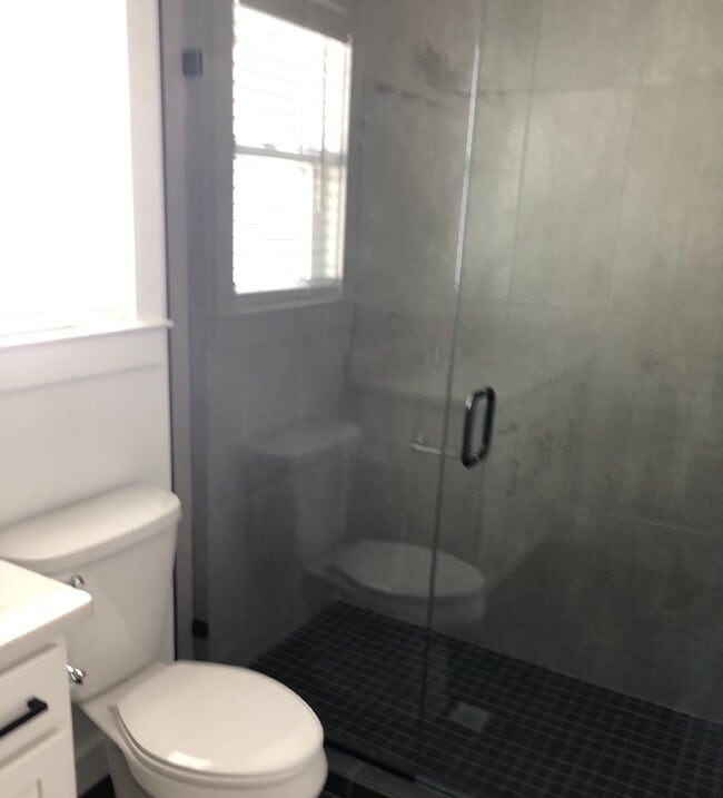 Building Photo - Contemporary 2BD 2.5 BA  3 Story Townhome with a View!