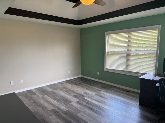 Building Photo - 5 Bedroom | 3 Bathroom | 3 Car Garage | Wa...
