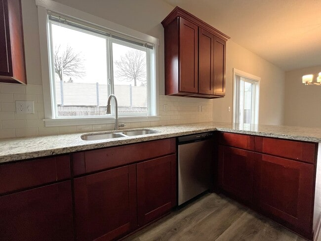 Building Photo - Well-Appointed 4BR/2.5BA Home with Spacious Living Areas & Modern Kitchen